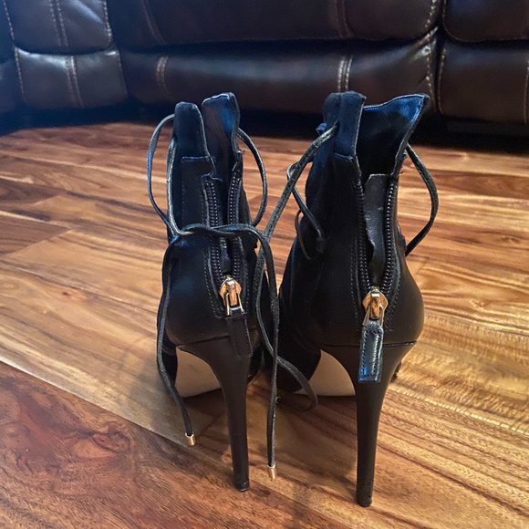 Black Guess Zip Heel Booties - Picture 5 of 5